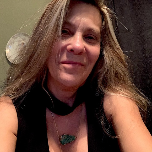 Meet your Posher, Robyn - Picture 1 of 2